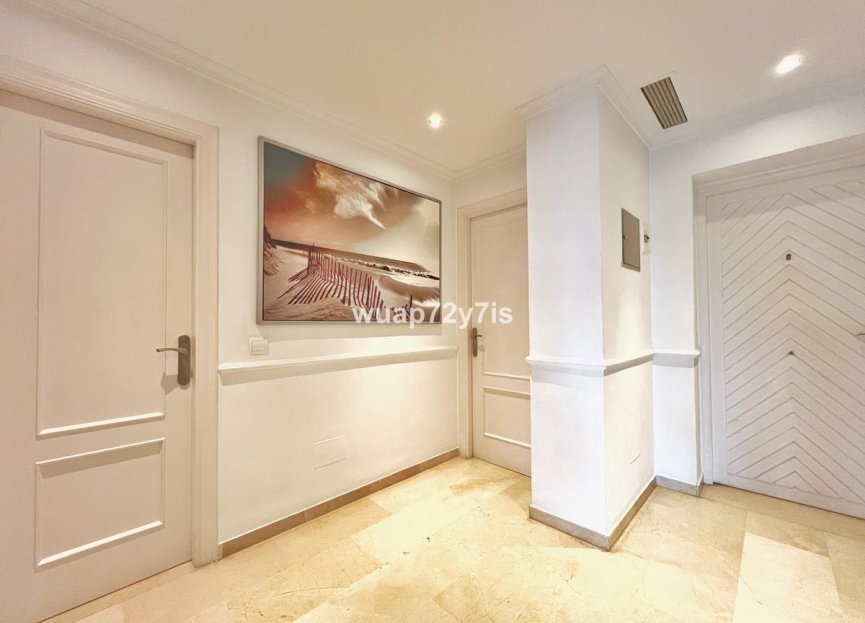 Resale - Apartment - Middle Floor Apartment - Estepona - Estepona Centro