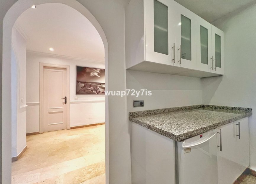 Resale - Apartment - Middle Floor Apartment - Estepona - Estepona Centro