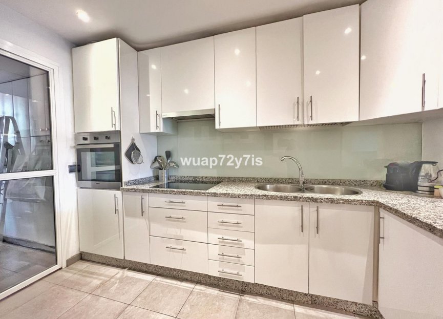 Resale - Apartment - Middle Floor Apartment - Estepona - Estepona Centro