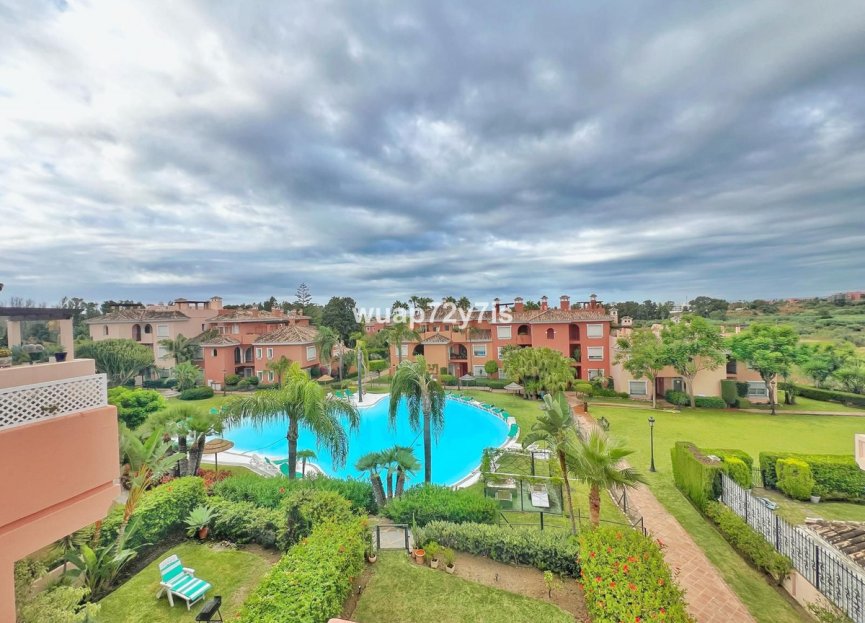 Resale - Apartment - Middle Floor Apartment - Estepona - Estepona Centro
