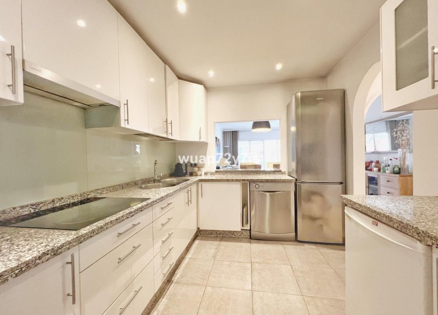 Resale - Apartment - Middle Floor Apartment - Estepona - Estepona Centro