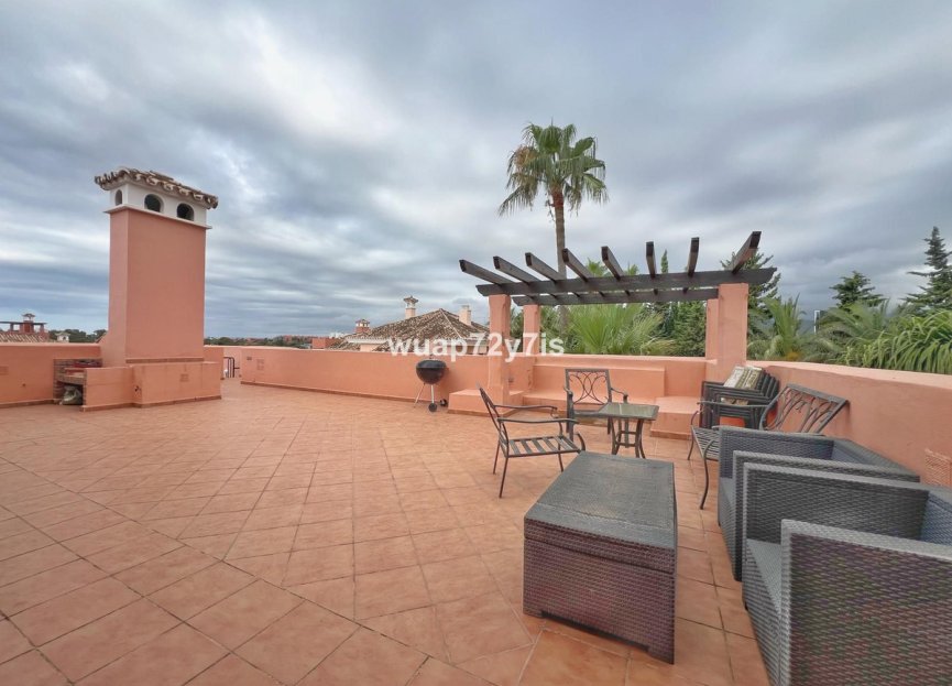 Resale - Apartment - Middle Floor Apartment - Estepona - Estepona Centro