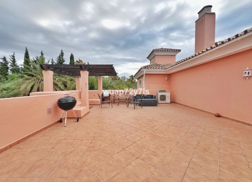 Resale - Apartment - Middle Floor Apartment - Estepona - Estepona Centro