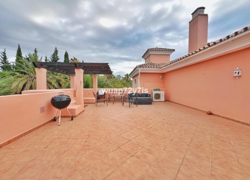 Resale - Apartment - Middle Floor Apartment - Estepona - Estepona Centro