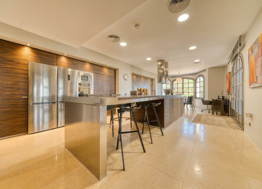 Resale - House - Detached Villa - Sotogrande