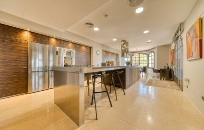 Resale - House - Detached Villa - Sotogrande