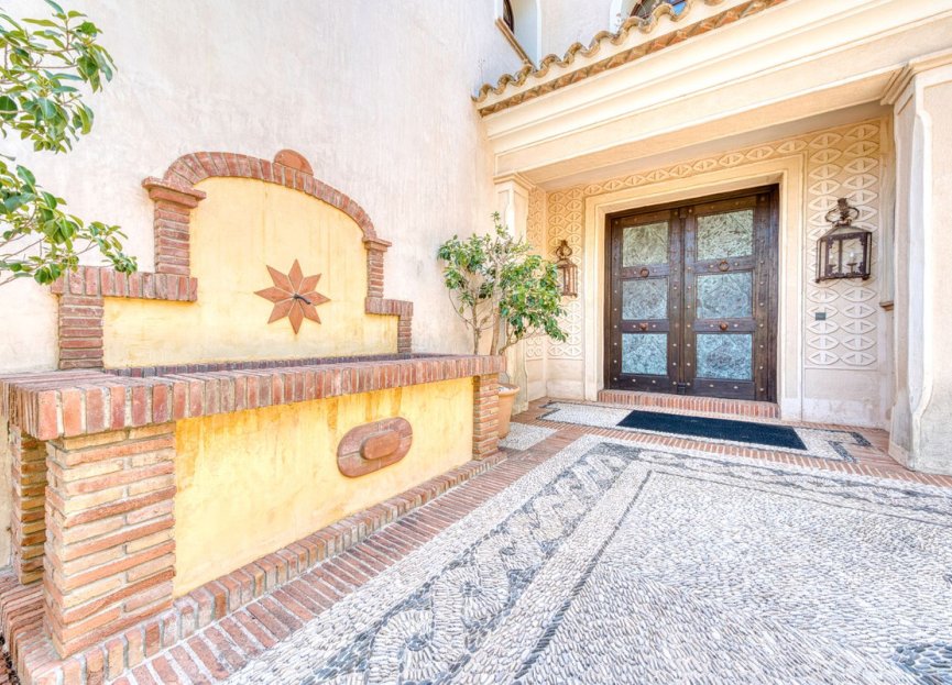 Resale - House - Detached Villa - Sotogrande