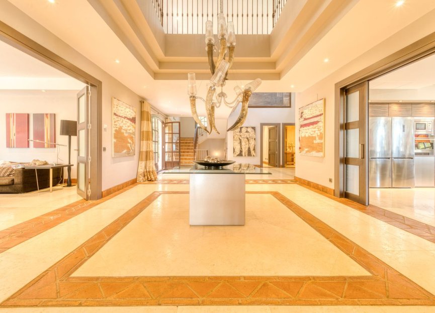 Resale - House - Detached Villa - Sotogrande