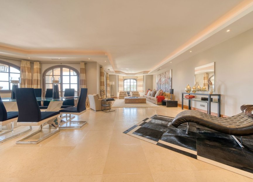 Resale - House - Detached Villa - Sotogrande