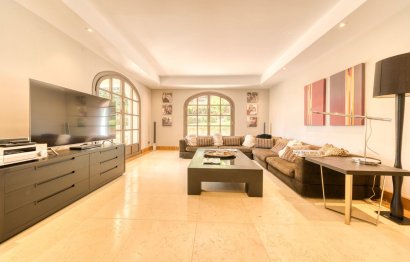 Resale - House - Detached Villa - Sotogrande