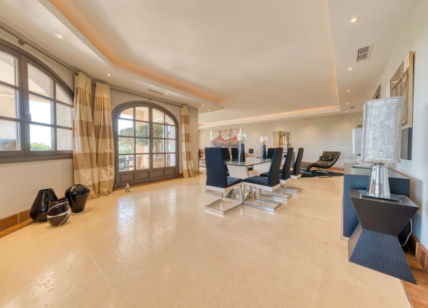 Resale - House - Detached Villa - Sotogrande