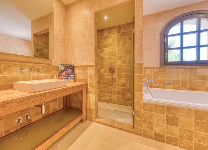 Resale - House - Detached Villa - Sotogrande