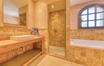 Resale - House - Detached Villa - Sotogrande