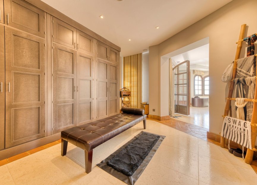 Resale - House - Detached Villa - Sotogrande