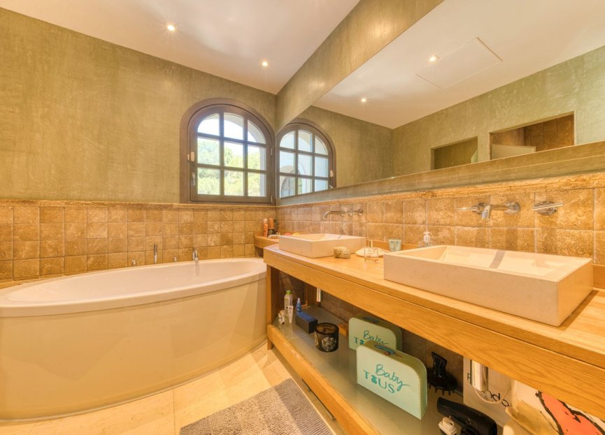 Resale - House - Detached Villa - Sotogrande