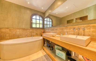 Resale - House - Detached Villa - Sotogrande