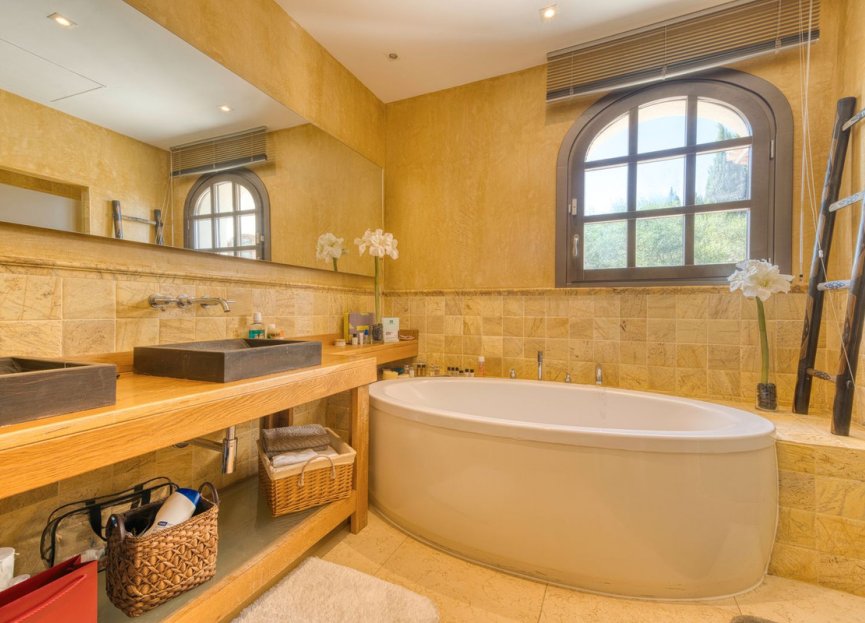 Resale - House - Detached Villa - Sotogrande