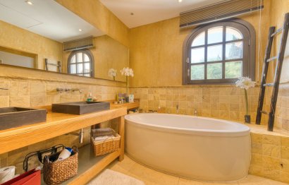 Resale - House - Detached Villa - Sotogrande