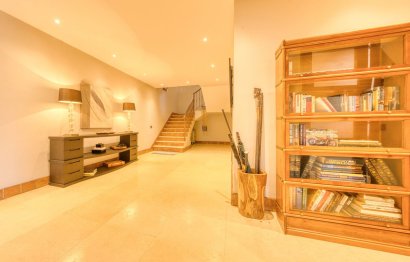 Resale - House - Detached Villa - Sotogrande