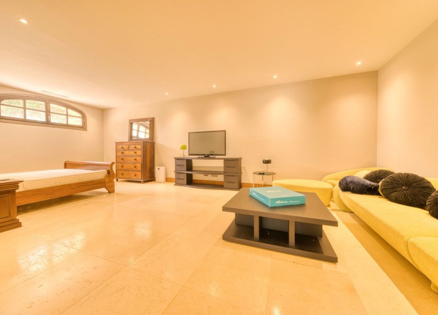 Resale - House - Detached Villa - Sotogrande