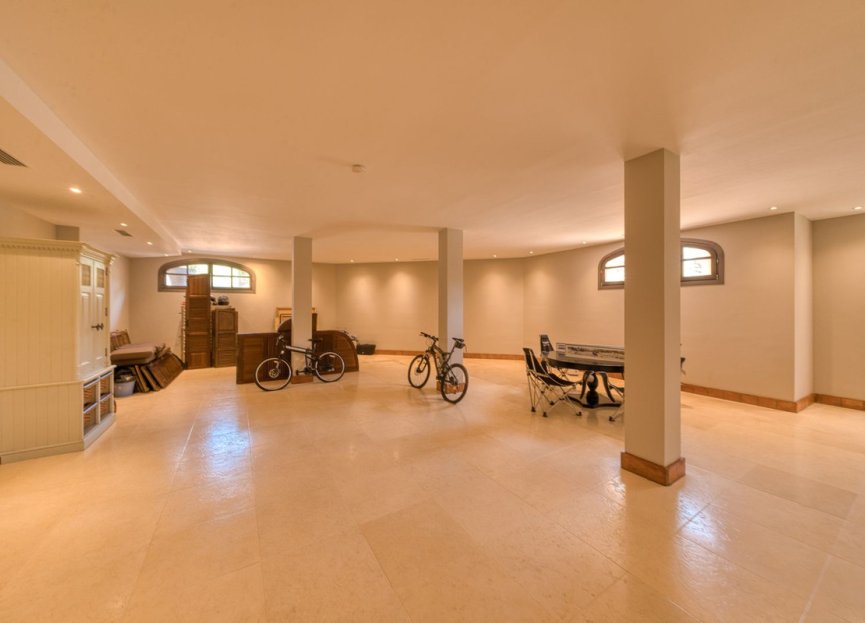 Resale - House - Detached Villa - Sotogrande