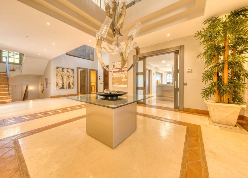 Resale - House - Detached Villa - Sotogrande