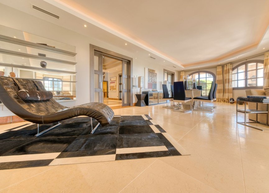 Resale - House - Detached Villa - Sotogrande