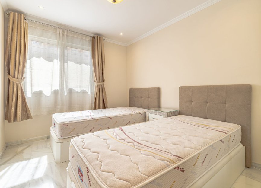 Resale - Apartment - Middle Floor Apartment - Marbella - Marbella Centro