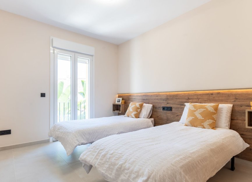 Resale - House - Townhouse - Estepona - Estepona Centro