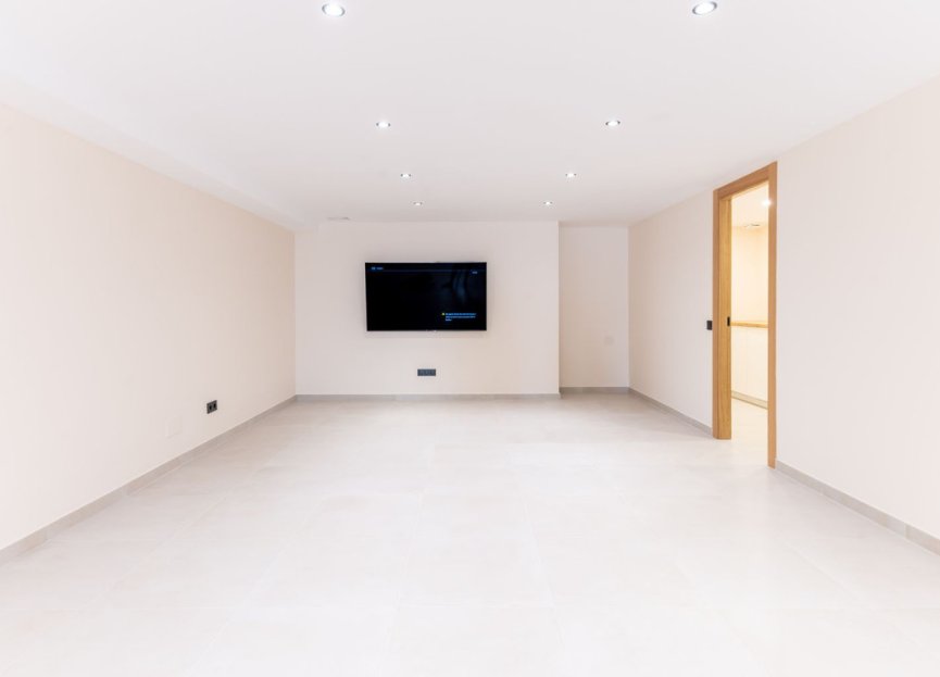 Resale - House - Townhouse - Estepona - Estepona Centro