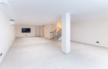 Resale - House - Townhouse - Estepona - Estepona Centro