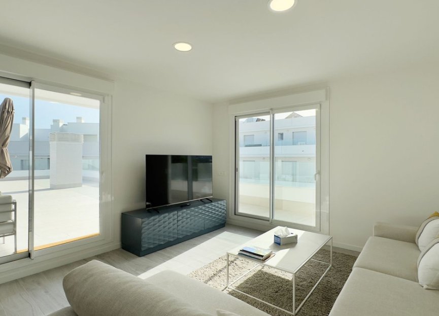 Resale - Apartment - Top Floor Apartment - Marbella - Nueva Andalucia