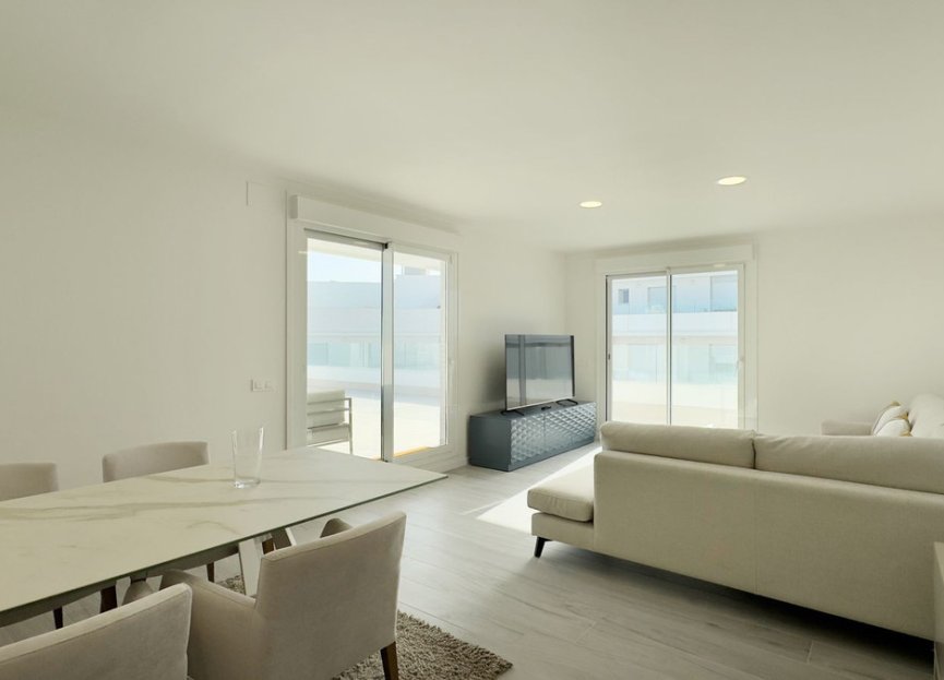 Resale - Apartment - Top Floor Apartment - Marbella - Nueva Andalucia