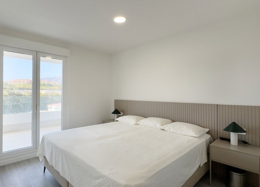 Resale - Apartment - Top Floor Apartment - Marbella - Nueva Andalucia