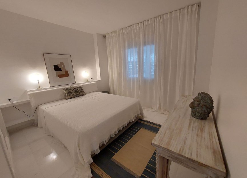 Resale - Apartment - Middle Floor Apartment - Marbella - Puerto Banús