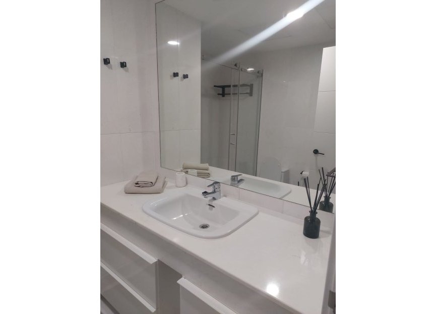 Resale - Apartment - Middle Floor Apartment - Marbella - Puerto Banús