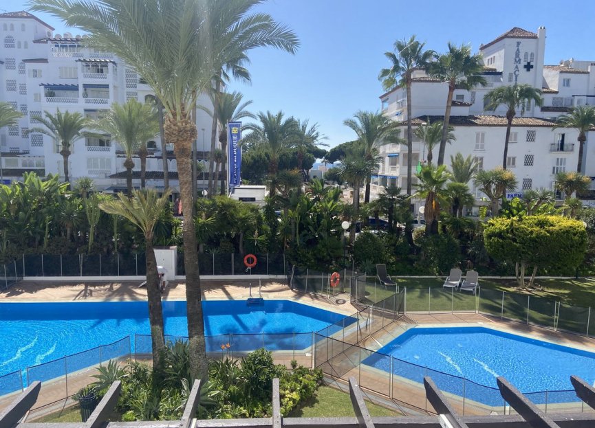 Resale - Apartment - Middle Floor Apartment - Marbella - Puerto Banús