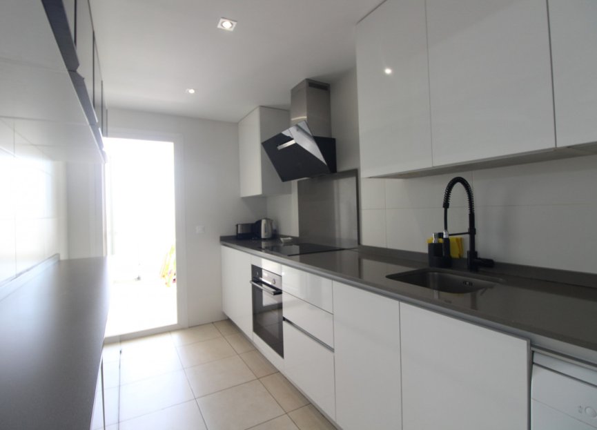 Resale - Apartment - Middle Floor Apartment - Marbella - Nueva Andalucia