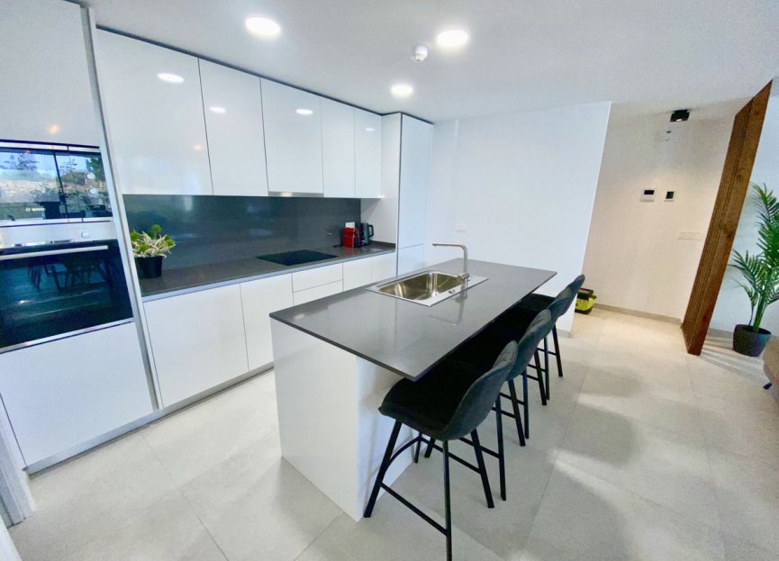 Resale - Apartment - Middle Floor Apartment - Benahavís - Benahavís Centro