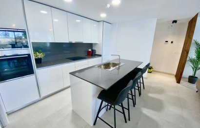 Resale - Apartment - Middle Floor Apartment - Benahavís - Benahavís Centro