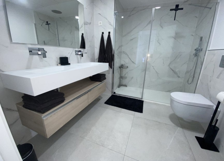 Resale - Apartment - Middle Floor Apartment - Benahavís - Benahavís Centro