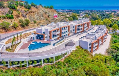 Resale - Apartment - Middle Floor Apartment - Benahavís - Benahavís Centro