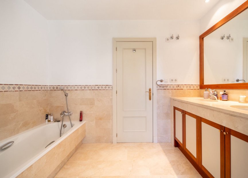 Resale - Apartment - Penthouse - Benahavís - La Quinta