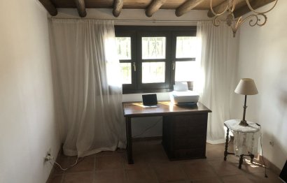 Resale - House - Finca - Cortijo - Estepona - Estepona Centro
