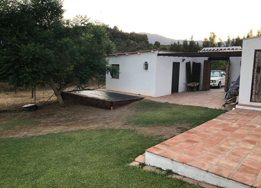 Resale - House - Finca - Cortijo - Estepona - Estepona Centro