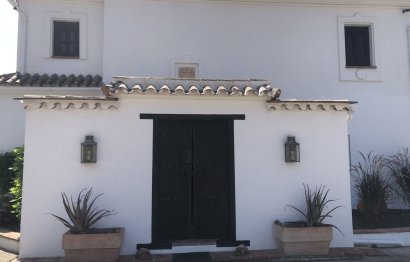 Resale - House - Finca - Cortijo - Estepona - Estepona Centro