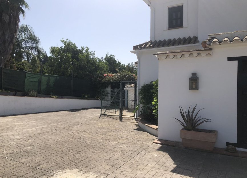 Resale - House - Finca - Cortijo - Estepona - Estepona Centro