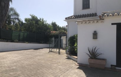Resale - House - Finca - Cortijo - Estepona - Estepona Centro