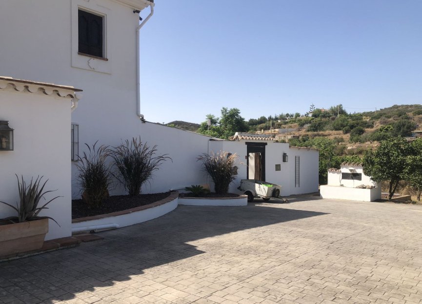 Resale - House - Finca - Cortijo - Estepona - Estepona Centro