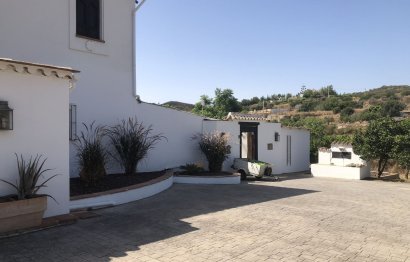 Resale - House - Finca - Cortijo - Estepona - Estepona Centro